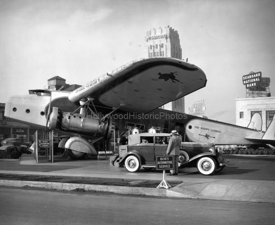 Miracle Mile 1932 Bobs Happy Landing Airplane Gas Station Wilshire Blvd. near La Brea Ave. wm.jpg